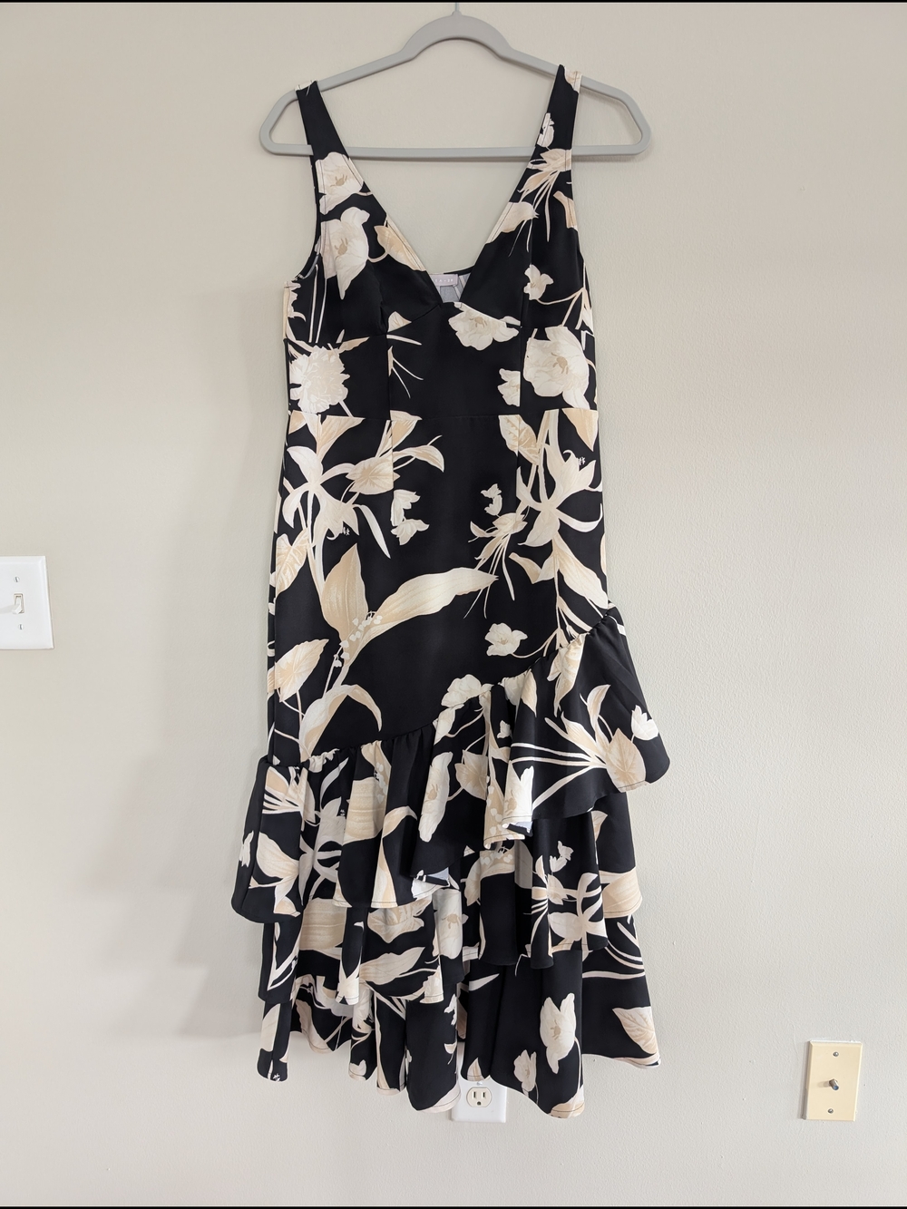 Chelsea28 Black And White Floral Ruffle Midi Dress Size M